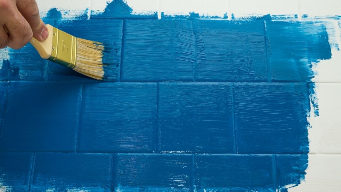 5 étapes pour peindre un carrelage mural. Tuto Expert Peinture >>